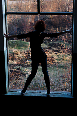 포토 JPG 해외이미지 백인 모델 1 응시 드레스 옷 여자 행복 포즈 신체 장난 휴가 휴식 갈색머리 건강 한명 미소 사람 성인 청춘 유행 산책 기쁨 달콤 내추럴 러시아인 스타일 해외202004 해외포토 서양인 헤어스타일 시선 감정 컨셉 표정 맛 파일형식 이미지허브