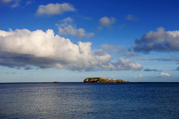 포토 JPG 해외이미지 물결 벽 파도 바다 섬 자연 하늘 아침 휴가 산 풍경 사람없음 물 파란색 거품 바위 고독 정상 포르투갈 분무기 남쪽 내추럴 얇은 오지 절정 해외202004 해외포토 주간 자연요소 감정 유럽 컬러 돌_바위 방향 생태계 파일형식 이미지허브