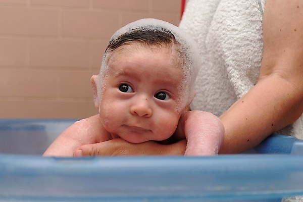 포토 JPG 해외이미지 백인 남자 행복 얼굴 어린이 2 놀이 수영장 실내 통 건강 한명 소년 머리 목욕 청결 거품 욕실 게임 아기 씻기 빨래 비누 샴푸 월 캡모자 해외202004 해외포토 서양인 모자_잡화 1 감정 가사 사람 내부 신체부위 위생용품 날짜 위생 파일형식 이미지허브