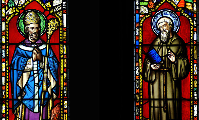 포토 JPG 해외이미지 종교 섬 전등 영국 수염 안내 사람없음 책 빛 컬러풀 교회 믿음 성경 얼룩 성자 망토 승려 직원 명상 신성 정직 습관 보호구역 신앙심 해외202004 해외포토 감정 유럽 컬러 종교용품 조명 성직자 구역 파일형식 이미지허브