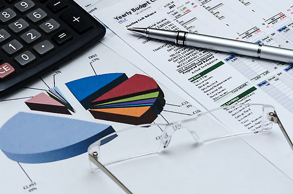 포토 JPG 해외이미지 직업 산업 종이 안경 컨셉 돈 비즈니스 성공 그래프 설계 사람없음 그래픽 책 금융 컴퓨터 사무실 숫자 펜 검은색 장비 저축 계산기 성장 상담원 심볼 속도 보고서 경영자 문서 투자 비서 문제 진행 관심 분석가 업그레이드 염원 적자 조언 줄서기 해외202004 해외포토 문자 잡화 컬러 모션 문구용품 경제 전자제품 필기구 사무원 재산 리더 파일형식 이미지허브