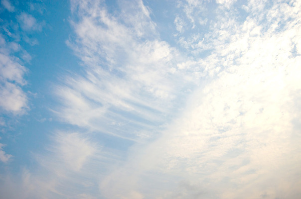 포토 JPG 해외이미지 구름 백그라운드 자연 하늘 날씨 추상 사람없음 야외 여름 파란색 빛 햇빛 맑음 봄 흰색 흐림 해외202004 해외포토 자연요소 계절 컬러 무늬 태양 생태계 파일형식 이미지허브