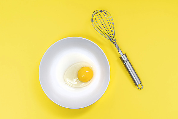 포토 JPG 해외이미지 전통 접시 음식 백그라운드 다이어트 재료 탁자 주택 건강 요리 사람없음 노란색 금속 주방 계란 식사 장비 흰색 기구 신선 사발 아침식사 혼합 굽기 믹서 준비 날것 반죽 만들기 레시피 성분 섞기 식욕 영양분 철강 핸드메이드 해외202004 해외포토 식기 컬러 가구 모션 재질 건물 알 사기그릇 구이 파일형식 이미지허브