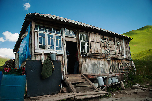 포토 JPG 해외이미지 하늘 주택 사람없음 초록색 파란색 마을 남쪽 조지아 해외202004 해외포토 컬러 건물 방향 동유럽 파일형식 이미지허브