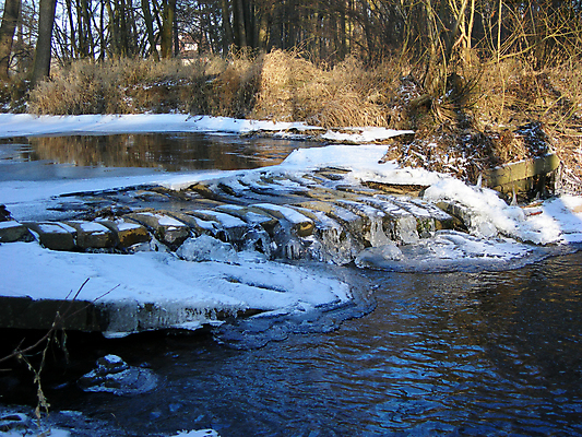 포토 JPG 해외이미지 계절 백그라운드 겨울 자연 아침 불꽃 풍경 사람없음 야외 물 빛 강 컬러풀 햇빛 태양 맑음 얼음 침묵 봄 젖음 흐름 추위 덮개 흰색 신선 투명 개울 숲 시원함 크리스탈 북극 묘사 폐허 서리 장노출 고드름 오르막 내추럴 생태학 해외202004 해외포토 주간 자연요소 교육 컬러 컨셉 불 날씨 촬영기법 소리 뚜껑 광석 극지방 생태계 파일형식 이미지허브