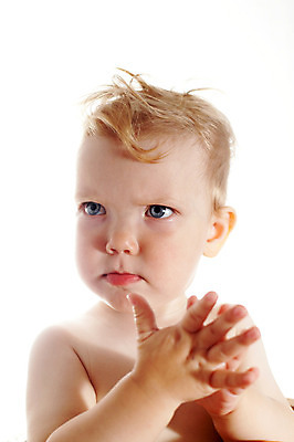 포토 JPG 해외이미지 여자 감정 얼굴 어린이 한명 사람 분노 짜증 자녀 아기 걸음마 해외202004 해외포토 1 모션 신체부위 파일형식 이미지허브