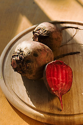 포토 JPG 해외이미지 음식 조각 채소 사람없음 목재 빨간색 신선 맛 슬라이스 내추럴 비트 숙성 해외202004 해외포토 나무 컬러 컨셉 재료 파일형식 이미지허브