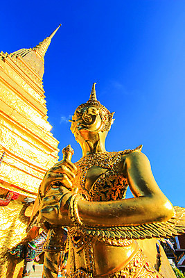 포토 JPG 해외이미지 주간 구름 캐릭터 종교 불교 창문 태국 하늘 휴가 천사 미술 사람없음 파란색 빛 컬러풀 햇빛 태양 조각상 맑음 활발 궁전 흰색 사찰 황금 그늘 만족 수도원 강렬 해외202004 해외포토 자연요소 감정 아시아 컬러 컨셉 고건축 종교건축 날씨 문화예술 조형물 파일형식 이미지허브