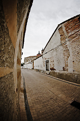 포토 JPG 해외이미지 전통 도로 벽 건축양식 창문 벽돌 거리 주택 사람없음 내부 건물 문 검은색 회색 쓰레기통 도시 쓰레기 야간 신비 창고 통로 대문 좁은 장면 타운 종료 구식 그런지 방법 옛날 해외202004 해외포토 자연요소 건축물 건축 길 컬러 컨셉 교통시설 파일형식 이미지허브