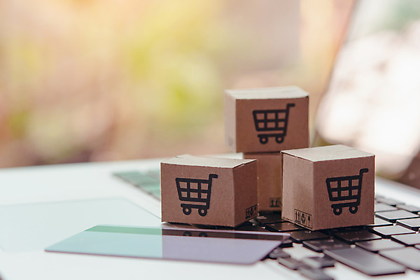 포토 JPG 해외이미지 산업 종이 컨셉 돈 인터넷 비즈니스 주택 사람없음 노트북 쇼핑 세일 상점 디지털 웹 카트 화물 신용카드 시장 구매 상품 가격 사이버 상업 소매 온라인 물류 전자상거래 매각 목록 무료 공급 해외202004 해외포토 건물 금융 전자제품 운송업 재산 파일형식 이미지허브