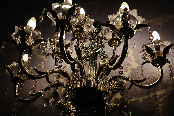 포토 JPG 해외이미지 조명 실내 사람없음 화려 고급 우아함 크리스탈 샹들리에 해외202004 해외포토 컨셉 내부 광석 파일형식 이미지허브