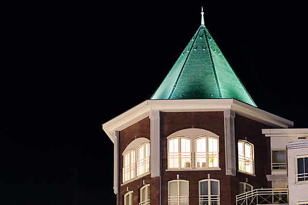 포토 JPG 해외이미지 백그라운드 건축양식 창문 지붕 전등 조명 새로움 거리 아파트 주택 프레임 풍경 사람없음 건물 빛 도시풍경 마을 탑 어둠 수확 도시 시간 야간 저녁 옥상 네덜란드 복고 장면 타운 빛망울 복잡 점화 해외202004 해외포토 자연요소 건축물 건축 유럽 컨셉 농업 파일형식 이미지허브