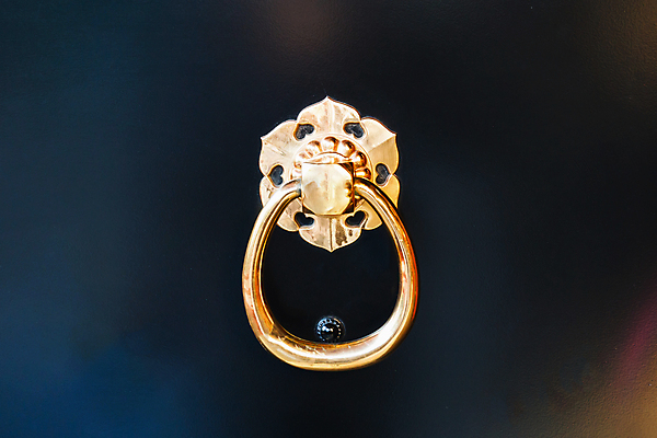 포토 JPG 해외이미지 디자인 백그라운드 건축양식 주택 손잡이 사람없음 장식 빛 문 금속 일본 검은색 중국 골동품 오픈 화려 황금 고급 닫기 잠금 문고리 놋쇠 옛날 해외202004 해외포토 건축 아시아 컬러 컨셉 모션 재질 건물 보안 파일형식 이미지허브