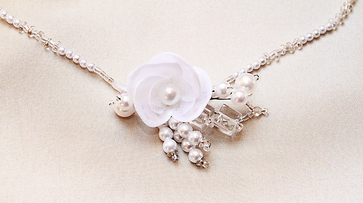 포토 JPG 해외이미지 전통 드레스 꽃잎 꽃 결혼 백그라운드 추상 사랑 사람없음 장식 빛 장미 흰색 축하 직물 악단 가운 고급 우아함 보석 실크 구슬 묘사 반죽 부드러움 파스텔톤 스타일 해외202004 해외포토 식물 옷 감정 음악 컬러 컨셉 무늬 이벤트 감각 광석 파일형식 이미지허브