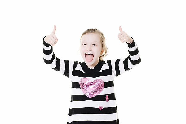 포토 JPG 해외이미지 행복 어린이 한명 미소 엄지손가락 혀 사인 긍정 동의 해외202004 해외포토 1 감정 컨셉 손가락 표정 사람 입 파일형식 이미지허브