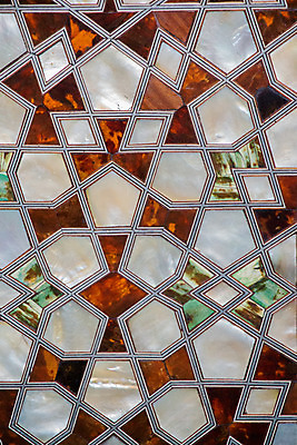 포토 JPG 해외이미지 모양 전통 디자인 문화 여행 백그라운드 패턴 건축양식 벽지 엄마 이스탄불 미술 동양인 사람없음 내부 건물 목재 장식 숫자 문 궁전 골동품 업무 클래식 우아함 이슬람교 판화 동쪽 칠면조 수공예 제국 하렘 해외202004 튀르키예 해외포토 나무 문자 건축물 건축 아시아 종교 컨셉 고건축 무늬 재료 가족 조류 문화예술 인종 작업 공예 방향 파일형식 이미지허브