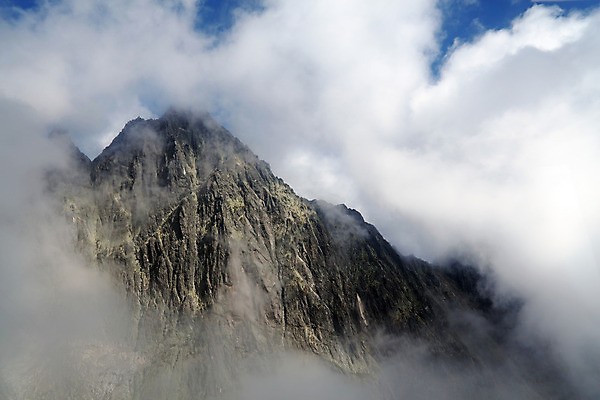 포토 JPG 해외이미지 구름 실루엣 유럽 여행 자연 산 풍경 사람없음 야외 검은색 어둠 침묵 안개 산등성이 날카로움 장면 암초 멀리 산악지대 절정 수평선 해외202004 해외포토 자연요소 나라 컬러 날씨 촬영기법 소리 생태계 파일형식 이미지허브