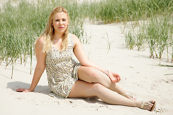 포토 JPG 해외이미지 드레스 안경 여유 모래 바다 포즈 이동 신체 발 자연 하늘 휴가 휴식 한명 금발 선글라스 달리기 태양 기쁨 모래언덕 거짓말 발트해 보호구역 양발 해외202004 해외포토 자연요소 1 헤어스타일 잡화 옷 감정 컨셉 모션 북유럽 사람 신체부위 언덕 생태계 구역 파일형식 이미지허브