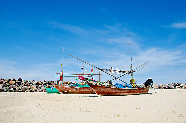 포토 JPG 해외이미지 구름 호수 밧줄 모래 파도 바다 여행 교통시설 자연 낚시 휴가 항해 어류 동양인 풍경 사람없음 목재 물 여름 파란색 강 컬러풀 고양이 깃발 만 보트 묶기 함선 장면 옛날 해외202004 해외포토 자연요소 나무 계절 줄 컬러 교통 배_교통 재료 포유류 모션 레저 인종 반려동물 수중동물 시설 생태계 파일형식 이미지허브