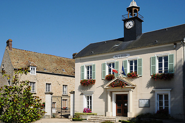 포토 JPG 해외이미지 관리 사람없음 야외 건물 프랑스 깃발 도시 심볼 지역 시청 해외202004 해외포토 건축물 유럽 관공서 파일형식 이미지허브