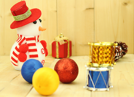 포토 JPG 해외이미지 전통 얼굴 벽 크리스마스 겨울 오렌지 과일 공 눈사람 탁자 선물 사람없음 야외 목재 장식 파란색 상자 장난감 목도리 장식볼 추위 흰색 소나무 황금 실 클래식 널 12월 활 드럼 원뿔 진짜 캡모자 해외202004 해외포토 도형 나무 모자_잡화 잡화 계절 기념일 컬러 가구 컨셉 재료 타악기 신체부위 날짜 파일형식 이미지허브