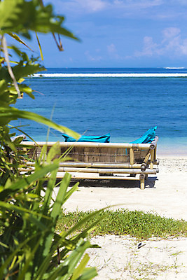 포토 JPG 해외이미지 구름 모래 바다 여행 백그라운드 의자 우산 자연 하늘 휴가 휴식 풍경 사람없음 야외 목재 초록색 물 여름 파란색 햇빛 태양 여행객 맑음 침묵 침대 대나무 휴양지 양산 발리 인도네시아 파라다이스 수평선 해외202004 해외포토 자연요소 나무 계절 아시아 컬러 섬 가구 컨셉 재료 날씨 사람 소리 장소 생태계 파일형식 이미지허브