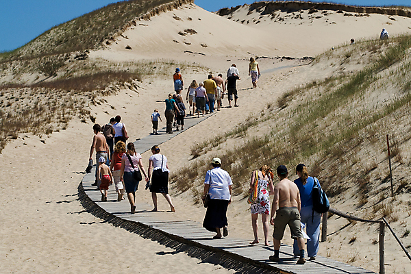 포토 JPG 해외이미지 도로 길 모래 여행 자국 자연 휴가 건조 사람 풍경 성인 사람없음 야외 여름 파란색 여행객 걷기 산책 사막 뜨거움 그룹 황무지 큼 발자국 오솔길 모래언덕 통로 장면 지역 바둑 방법 선로 양발 해외202004 해외포토 계절 컬러 교통시설 모션 놀이 휴식 크기 언덕 생태계 파일형식 이미지허브