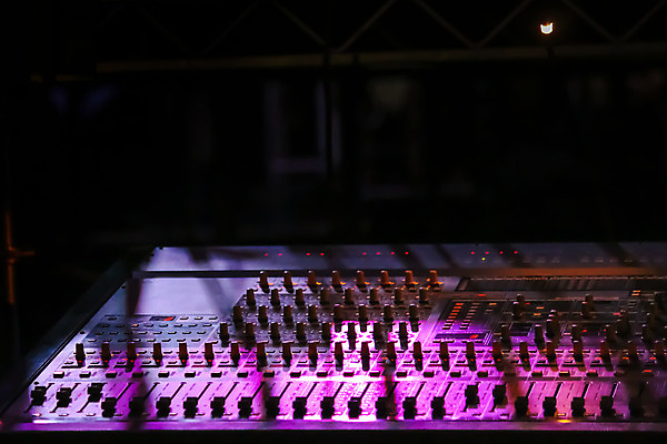 포토 JPG 해외이미지 산업 음악 분홍색 백그라운드 하늘 전등 조명 매달리기 이벤트 사람없음 초록색 파란색 빛 세트 노란색 검은색 축제 힘 소리 콘서트 장비 수확 흰색 램프 점 쇼 스포트라이트 연극 고립 세피아 해외202004 해외포토 컬러 농업 모션 문화예술 촬영기법 공연 파일형식 이미지허브