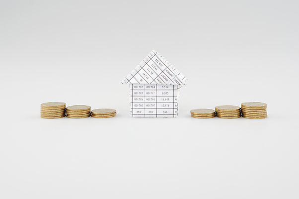 포토 JPG 해외이미지 종이 돈 비즈니스 성공 설계 주택 사람없음 쌓기 동전 자료 흰색 업무 황금 인쇄 보고서 문서 투자 영수증 시트 계좌 옛날 해외202004 해외포토 컬러 컨셉 모션 건물 금융 작업 재산 파일형식 이미지허브