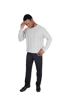 포토 JPG 해외이미지 전신 손 남자 감정 얼굴 백그라운드 생각 스트레스 피곤 한명 서기 사람 성인 검은색 고통 슬픔 분노 흰색 표현 좌절 질병 걱정 두통 문제 고립 반응 배려 심각 우울증 해외202004 해외포토 1 컬러 컨셉 의학 모션 신체부위 파일형식 이미지허브