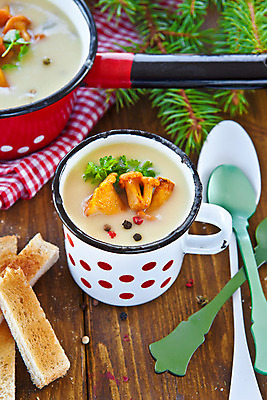 포토 JPG 해외이미지 접시 계절 음식 빵 겨울 채소 사람없음 목재 컵 빨간색 세로 초록색 숟가락 식사 버섯 머그컵 수확 가을 하트 마음 시골 신선 뜨거움 사발 수프 은색 냄비 만취 허브 컵받침 크림 유기농 냅킨 체크무늬 토스트 지역 크루통 핸드메이드 카피스페이스 바이에른사람 해외202004 해외포토 모양 나무 식물 식기 웰빙 컬러 무늬 농업 재료 수저 공백 사기그릇 솥 받침대 술취함 파일형식 이미지허브