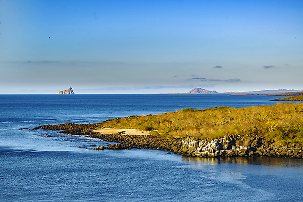 포토 JPG 해외이미지 계절 바다 섬 여행 백그라운드 자연 하늘 건조 파노라마 풍경 사람없음 야외 파란색 환경 미국 숲 장면 태평양 에콰도르 갈라파고스 남쪽 내추럴 해외202004 해외포토 컬러 북아메리카 촬영기법 남아메리카 방향 생태계 파일형식 이미지허브