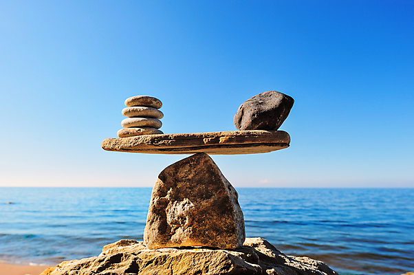 포토 JPG 해외이미지 선 바다 자연 저울 사람없음 세로 쌓기 스파 조약돌 그룹 정상 몸무게 작음 균형 배열 심볼 명상 흙더미 돌무덤 절정 평등 평형 해외202004 해외포토 컨셉 모션 수영 흙 돌_바위 무덤 크기 생태계 파일형식 더미 이미지허브