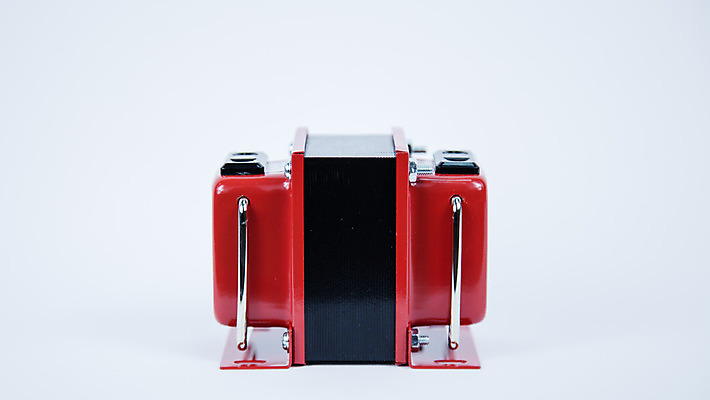 포토 JPG 해외이미지 선 사람없음 힘 흰색 콘센트 플러그 연결 오브젝트 전자 고립 베터리 변압기 삽입 전압 충전기 공급 카피스페이스 해외202004 해외포토 컬러 기계 공백 충전 파일형식 이미지허브