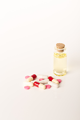 포토 JPG 해외이미지 건강 사람 사람없음 치료 알약 약 머리 고통 추위 열 호흡기관 바이러스 질병 허브 두통 감염 전염 알레르기 기침 반응 증상 해외202004 해외포토 식물 감정 의학 신체부위 장기_의학 파일형식 이미지허브