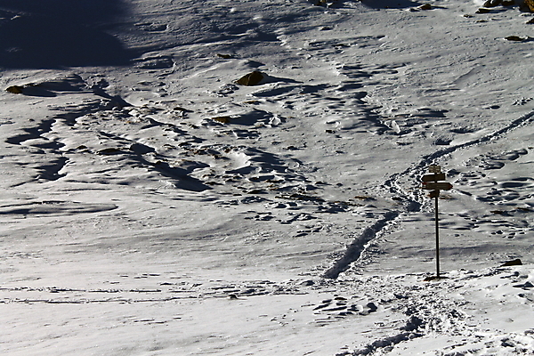 포토 JPG 해외이미지 구름 유럽 길 겨울 하늘 스키 산 풍경 사람없음 이탈리아 오솔길 신호 알프스 절정 해외202004 해외포토 자연요소 계절 나라 겨울스포츠 파일형식 이미지허브