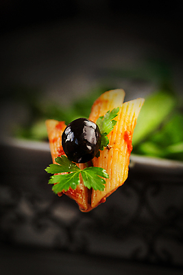 포토 JPG 해외이미지 전통 접시 음식 백그라운드 포크 잎 다이어트 토마토 채소 재료 탁자 파스타 건강 스파게티 육류 요리 사람없음 빨간색 초록색 식당 식사 저녁식사 이탈리아 소고기 흰색 신선 고명 닫기 이탈리아음식 허브 향신료 메뉴 국수 올리브 바질 점심식사 볼로냐 채식주의자 해외202004 해외포토 식물 식기 열매 유럽 컬러 가구 식재료 모션 서양음식 상점 면류 채식 향미료 파일형식 이미지허브