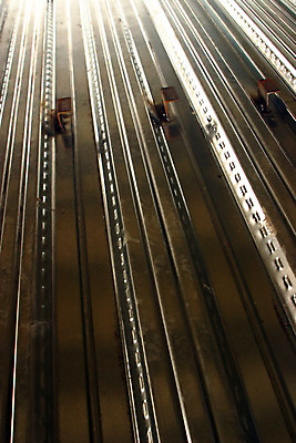 포토 JPG 해외이미지 산업 선 백그라운드 비즈니스 지붕 추상 바닥 사람없음 금속 발자국 무거움 골절 솜씨 의무 철강 해외202004 해외포토 무늬 의학 자국 재질 무게 파일형식 이미지허브