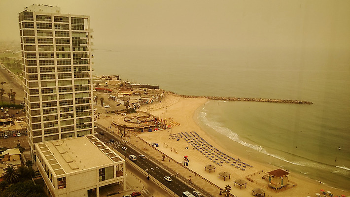 포토 JPG 해외이미지 외관 아시아 모래 비즈니스 중동 건축양식 자동차 호텔 거리 주택 풍경 사람없음 건물 도시풍경 갈색 노란색 탑 고층빌딩 안개 도시 9 센터 8 지중해 장면 2015년 스카이라인 8월 세피아 이스라엘 조감도 해외202004 해외포토 건축물 건축 나라 육상교통 바다 컬러 숙소 날씨 촬영기법 빌딩 숫자 날짜 연도 서아시아 파일형식 이미지허브