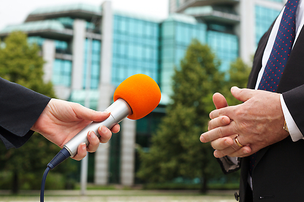 포토 JPG 해외이미지 손 비즈니스 통신 말하기 정장 이벤트 사람없음 텔레비전 소리 정보 잡기 비즈니스맨 기자 뉴스 중앙 토론 질문 마이크 보고서 라디오 오디오 방송 전염 언론 리포터 목소리 정치가 생존 해외202004 해외포토 직업 옷 남자 음향기기 모션 신체부위 전자제품 직장인 질병 감염 파일형식 이미지허브