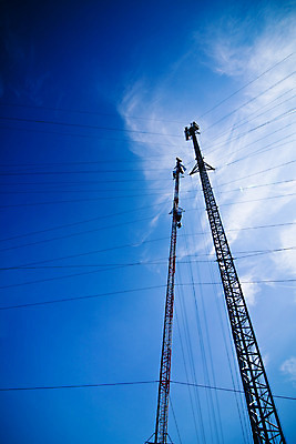 포토 JPG 해외이미지 식물 실루엣 산업 선 건축양식 공장 하늘 사람없음 파란색 탑 금속 힘 발전기 에너지 네트워크 엔지니어 역 시설 철사 봉 엔진 긴장 공학 돛대 변압기 분배 전압 철강 힘찬 공급 해외202004 해외포토 건축물 교육 건축 감정 컬러 컨셉 공업 교통시설 재질 촬영기법 발전소 기술자 파일형식 이미지허브