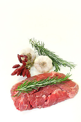 포토 JPG 해외이미지 전통 음식 농업 다이어트 고추 마늘 육류 스테이크 동양인 사람없음 빨간색 농장 식사 소고기 맛 그릴 유기농 지역 로즈메리 단백질 해외202004 해외포토 웰빙 산업 컬러 컨셉 채소 식재료 주방용품 서양음식 건강 인종 허브 영양소 파일형식 이미지허브