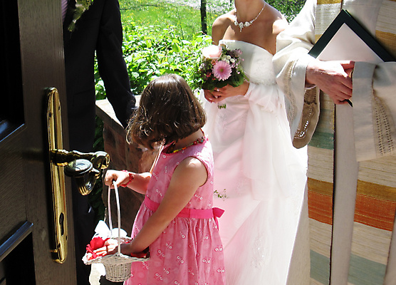 포토 JPG 해외이미지 옷 남자 종교 결혼 결혼식 열쇠 출입구 손잡이 그림자 선물 사람없음 교회 문 성경 기도 축하 메시지 아빠 성자 망토 성직자 목사 증거 신성 복음 신앙심 영원 해외202004 해외포토 컨셉 종교용품 가족 종교건축 사람 이벤트 건물 파일형식 이미지허브