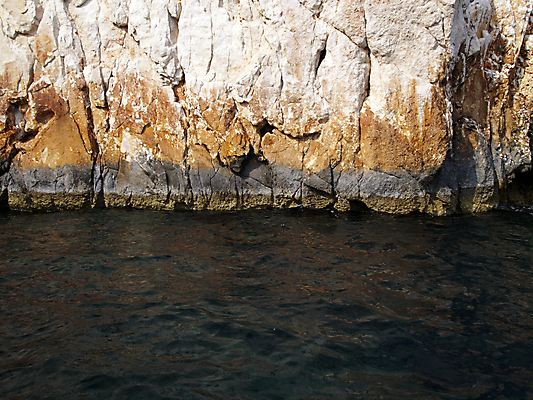 포토 JPG 해외이미지 바다 오렌지 자연 풍경 사람없음 물 컬러풀 절벽 바위 부식 질감 암초 사암 침식 내추럴 지질학 해외202004 해외포토 자연요소 교육 컬러 과일 돌_바위 생태계 파일형식 이미지허브