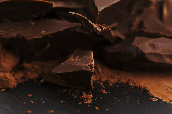 포토 JPG 해외이미지 검은배경 실내 사람없음 초콜릿 카카오 코코아가루 카카오닙스 해외202004 해외포토 백그라운드 디저트 내부 검은색 견과류 가루 파일형식 이미지허브