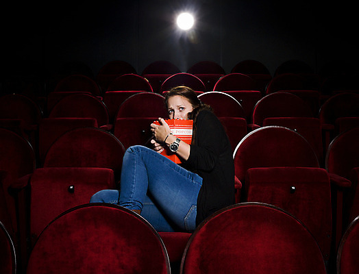 포토 JPG 해외이미지 커플 여자 남자 행복 청소년 사랑 한명 웃음 사람 관찰 날짜 유머 고독 무서움 수줍음 영화관 먹기 레모네이드 필름 영화 팝콘 목 숨기 심각 혼자 유흥 해외202004 해외포토 1 감정 컨셉 관계 모션 문화예술 표정 신체부위 극장 에이드 파일형식 이미지허브