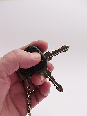 포토 JPG 해외이미지 컨셉 돈 비즈니스 부분 가정 열쇠 아파트 주택 사람없음 건물 판매 세일 저축 도시 재산 보호 땅 투자 가치 서식지 연립주택 리빙 보험 대출 빚 부동산중개인 세금 진짜 집주인 소유 해외202004 해외포토 건축물 부동산 금융 경제 중개인 주인 파일형식 이미지허브