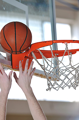 포토 JPG 해외이미지 손 농구 농구공 실내 아웃포커스 신체부위 운동 슛 농구대 농구장 손뻗기 해외포토 공 스포츠시설 모션 촬영기법 건강 사람 내부 구기 골대 파일형식 이미지허브