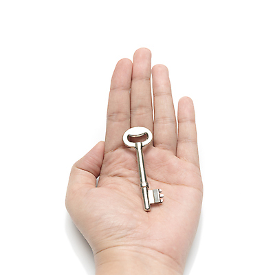 포토 JPG 해외이미지 손 열쇠 실내 들기 신체부위 해외202004 해외포토 모션 사람 내부 파일형식 이미지허브