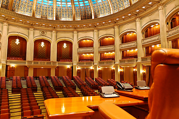 포토 JPG 해외이미지 디자인 유럽 벽 가구 의자 건축양식 공 창문 회의 사람 사람없음 내부 건물 장식 빛 세계 사무실 궁전 방 클래식 큼 오두막 책상 회의실 천장 샹들리에 루마니아 국회 부스 경영 대통령 바로크 부쿠레슈티 정부 정치 현재 해외202004 해외포토 건축물 건축 나라 생활용품 컨셉 고건축 비즈니스 조명 크기 파일형식 이미지허브